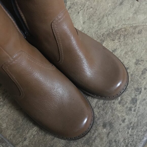 Vintage Tall Brown Boots With Fleecy Lining Made in Canada - Picture 6 of 11